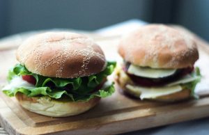 Denuncian un exceso de sal en la comida procesada que se consume en Argentina