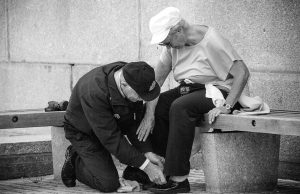 Estadísticas: las mujeres viven más que los hombres en cualquier parte del mundo El ejercicio cotidiano es esencial para la salud de los mayores.