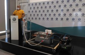 VW es la primera automotriz que fabricó un respirador artificial en Argentina Un respirador para el Covid-19 fabricado por una automotriz.