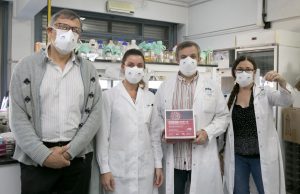 Científicos argentinos desarrollaron un nuevo test rápido para detectar coronavirus investigadores argentinos en su laboratorio