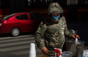 México “está viviendo el momento más peligroso de la epidemia de coronavirus”, según la ONU Vendedores ambulantes en las calles de México DF.