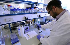 Argentina fue seleccionada por la OMS para desarrollar vacunas contra el Covid Investigación en vacunas