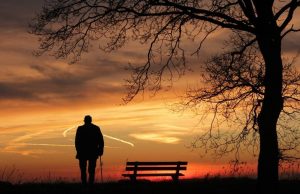 Reflexiones de una joven de 86 años, en tiempos de pandemia La soledad y el asilamiento social en la población mayor son algunos factores de riesgo de la depresión. / Pixabay.