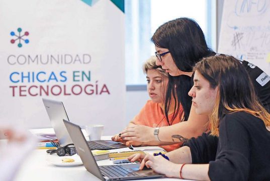 Chicas en tecnología. La ONG premiada por a nivel global.