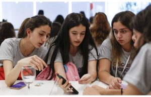 Encuesta: ¿cómo y para qué usan sus smartphone las mujeres argentinas Se necesita hacer un uso equilibrado de los dispositivos.