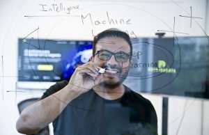 Utilizan algoritmos para predecir la demanda de camas en terapia Fredi Vivas, experto en sistemas y fundador de la RockingData, especializada en análisis de datos