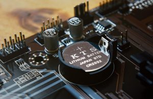 Argentina incursionará en la fabricación de baterías de litio Un equipo del Conicet avanza en el desarrollo de una batería de litio más liviana, duradera y rápida de recargar que las baterías tradicionales, con el objetivo de utilizarla en una moto eléctrica.