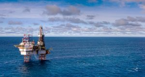 La Argentina busca hidrocarburos en su mar desde hace más de 90 años. Desde entonces, se han perforado 187 pozos en el lecho marino