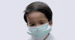 Los chicos deben saber que el uso del tapabocas siempre debe ir acompañado de otras medidas de prevención como la distancia física.