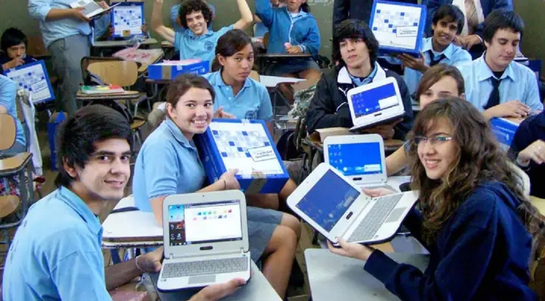 “Tecnooptimismo”. Mucha gente cree que una innovación tecnológica en la escuela es la cura de todos los males y no es tan así.