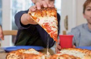 Los chicos consumen apenas el 20% de las cantidades recomendadas de fruta y verdura El 50 % de la energía calórica diaria de los chicos proviene de alimentos ultaprocesados.
