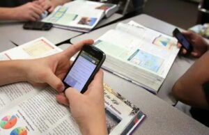 Adiós al celular en clase: nueva normativa en las escuelas porteñas Los dispositivos dificultan la concentración de los alumnos.