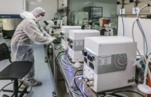 La caída de la inversión en equipamiento para la ciencia llegó a un piso histórico ABAJO. Se destaca una disminución de la masa salarial del 32,5% en dos años.