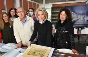 Profesionales de la salud restauran documentos y planos antiguos EJEMPLO. Un proyecto que se mueve con la vocación del personal de salud.