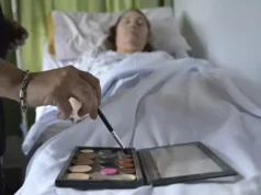 Maquillaje terapéutico: una práctica poco conocida que busca devolver identidad y bienestar emocional VOLUNTARIOS. El “Programa Maquillaje Terapéutico” funciona en el hospital Maria Curie de CABA. | GTZA Entrevistada