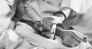 DEBATE PENDIENTE. ¿quién decide cómo y cuándo termina una vida? | Freepik / Gza Entrevistados